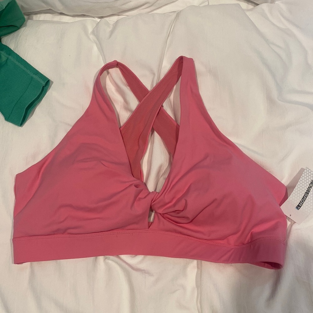 Cute pink! Twist front sports bra